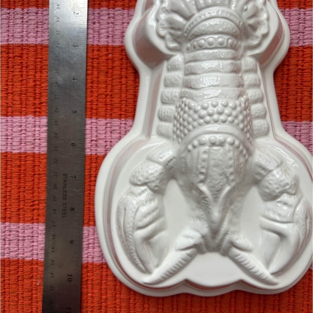 EUC like new vintage white painted ceramic lobster decor. Nautical perfection! - Picture 5 of 8